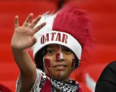 荷兰前锋破门得分，助球队遥遥领先(荷兰队 前锋)