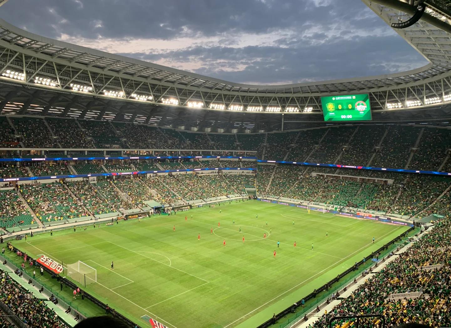 包含国安遭遇建业，主场球迷助力全力冲刺的词条